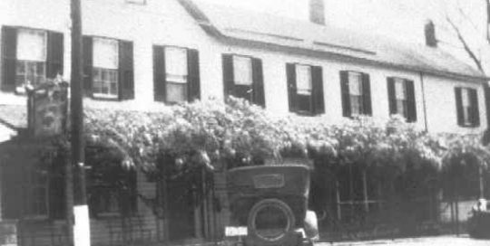 1930-1939 Hotel Calvert, one car in front, Prince Frederick