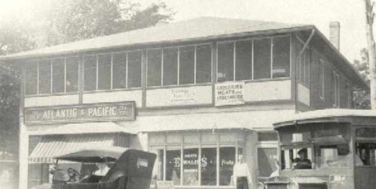 1920-1929 Ewald's Grocery and A&P at 7th and Bay Ave. Bus to Chesapeake Beach rounding corner, North Beach.